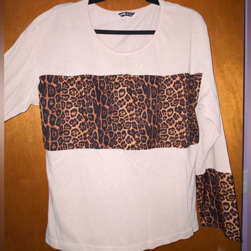 SHEIN Long-Sleeved Top with Block Cheetah Print + Sleeves Size: XL